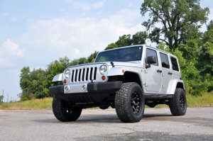 Jeep Wrangler Suspension Lift Kit - Rough Country - 3.25 Inch, V2 - '07-'10